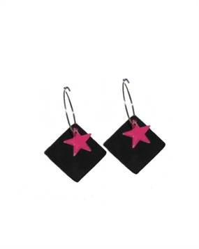 Øreringe med sorte firkantede vedhæng og pink stjerner