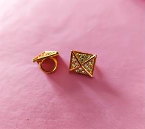 Forgyldt charm med similisten – Firkantet design