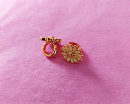 Marguerit charm