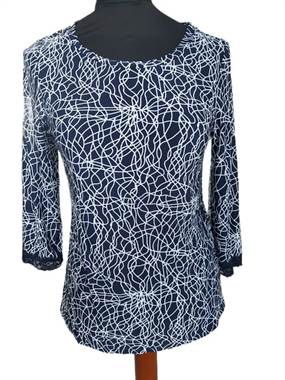 Navy bluse med grafisk mønster