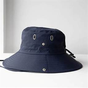 Navyblå sommerhat med UV-beskyttelse 