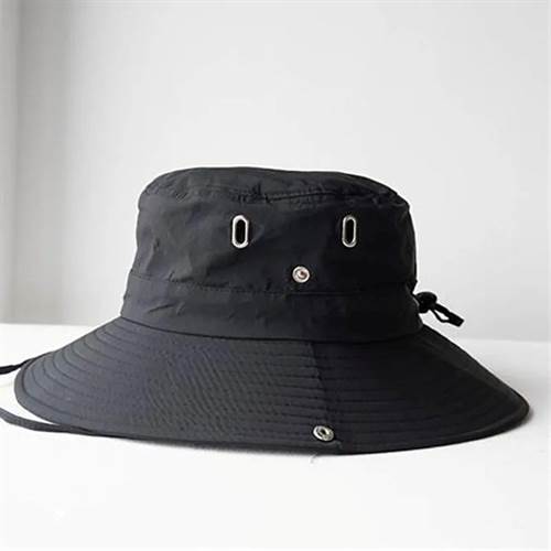 Sort sommerhat med UV-beskyttelse 