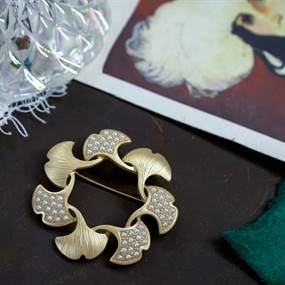 Vifter m. perler broche